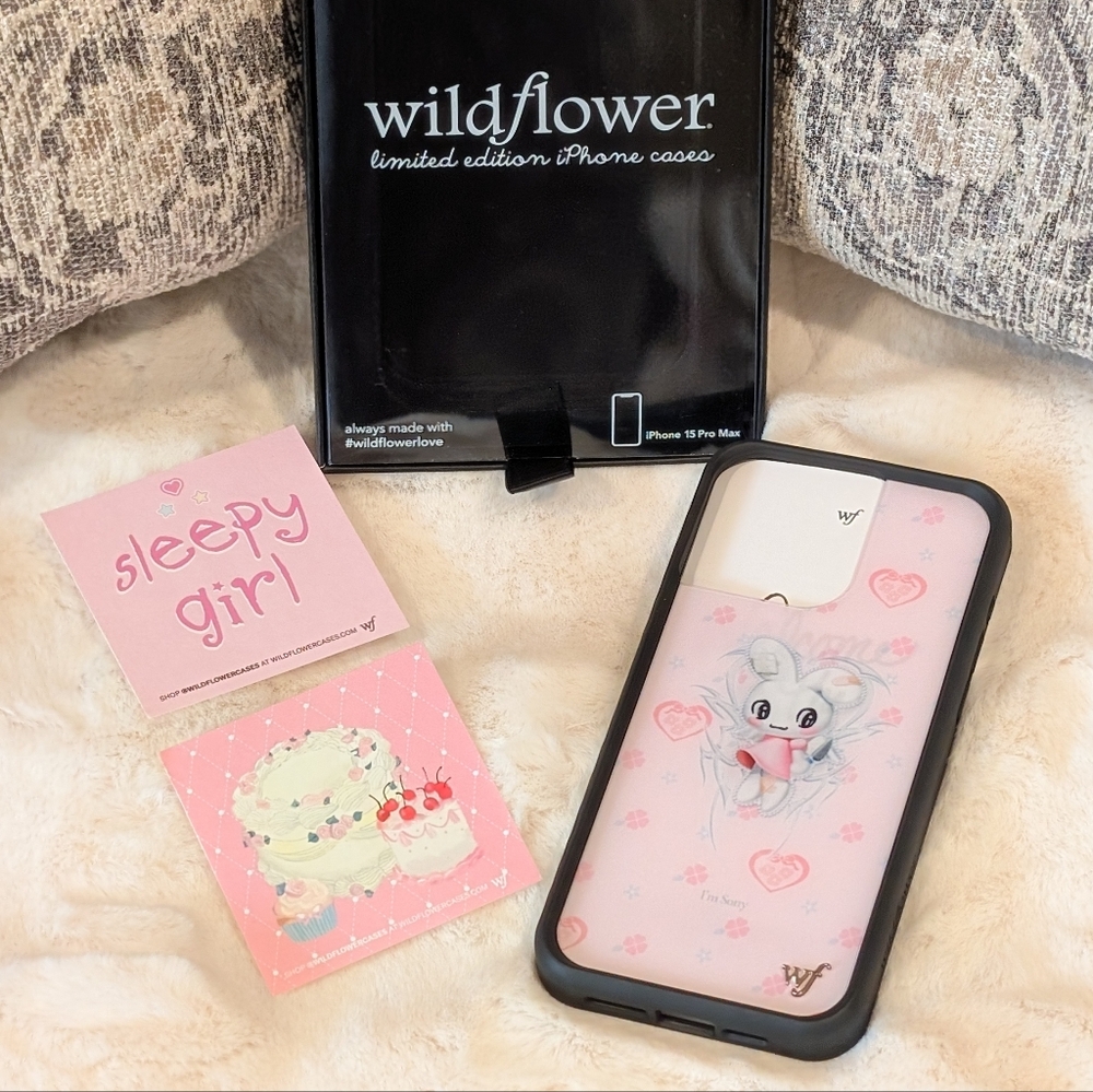 🌷Wildflower Pink and Black Cartoon Character Phone Case